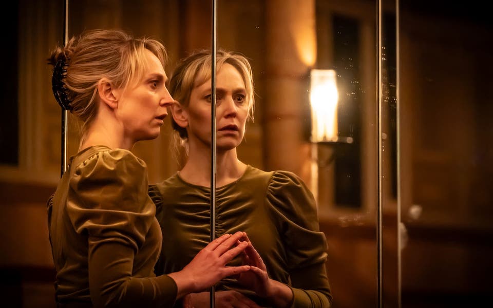 Hattie Morahan on starring in Ghosts – The Standard Theatre Podcast