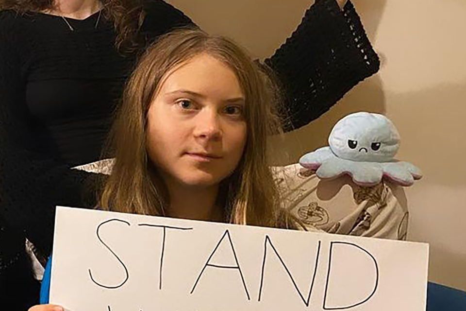 <p>Greta Thunberg posed with a "stand with Gaza" sign</p>